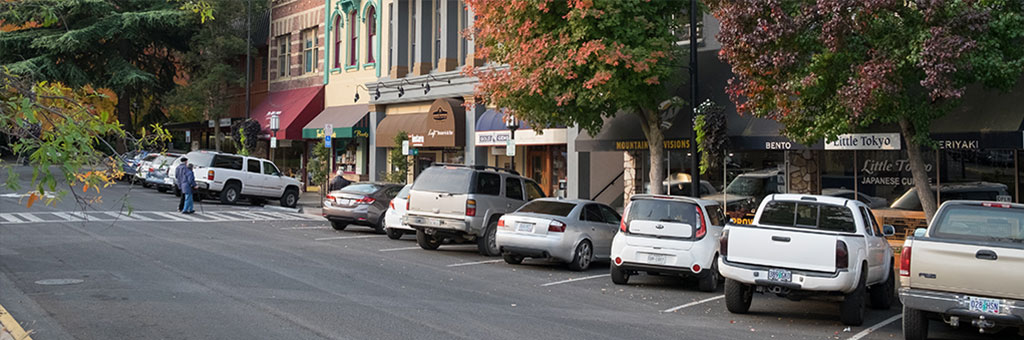 Cars parked on the Ashland plaza.